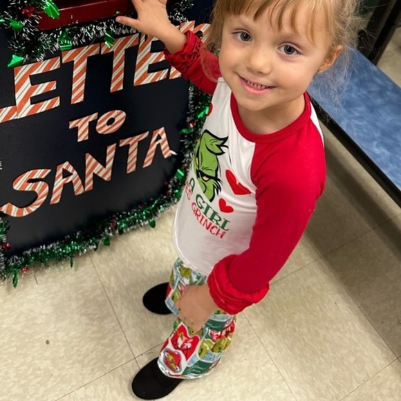 Handmade Boutique Kid’s 4T Christmas SET Top & Pants Grinch Girl’s Bellbottoms - Picture 4 of 5